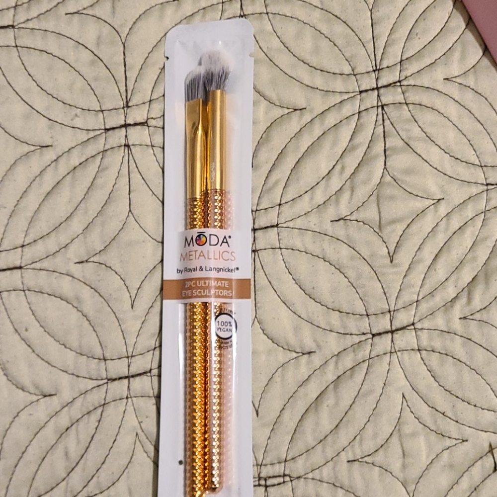 Moda ultimate eye sculptors